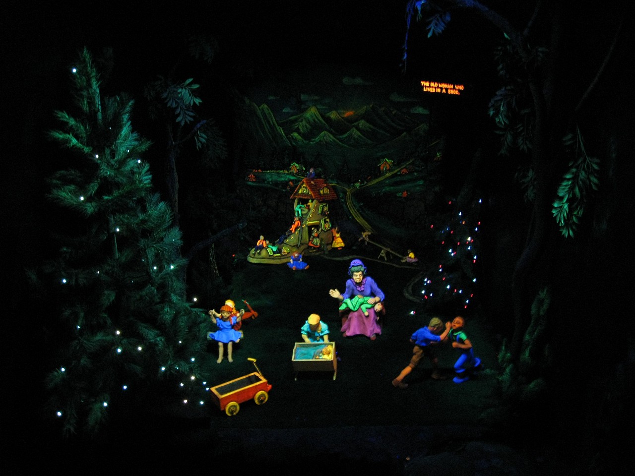 Vacation 2007-12 - Rock City 0343.jpg - Rock City outside of Chattanooga Tennessee has been a tourist attraction since 1932. I remembered seeing barn roofs painted with "See Rock City" and wanted to pay a visit to its home on Lookout Mountain. Christmas Vacation 2007-08.